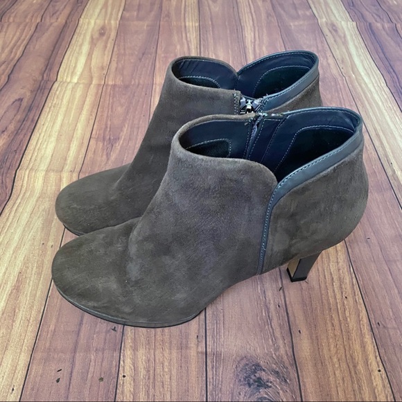 Clarks Artisan Gray Suede Booties - Picture 3 of 8